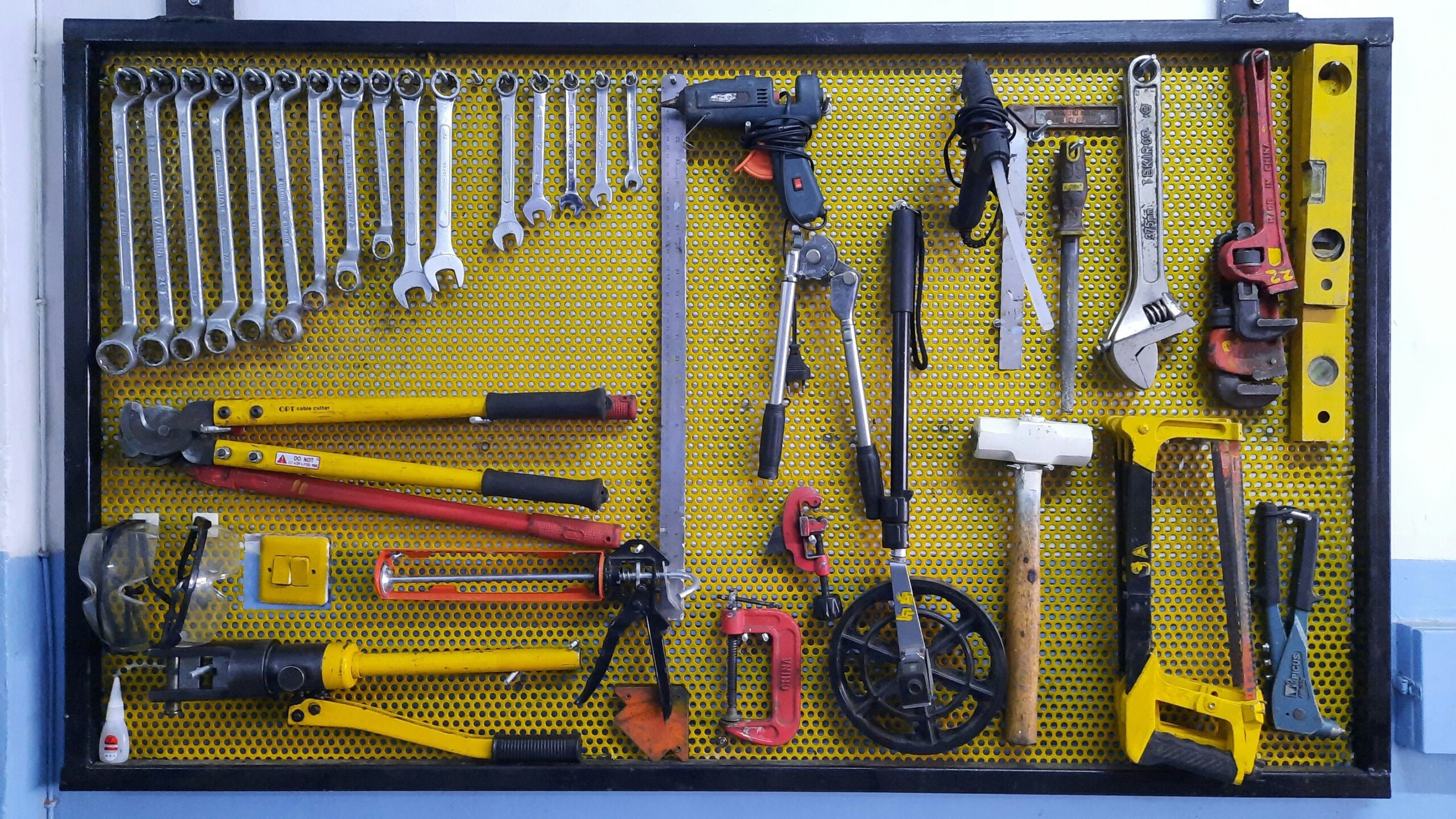 A visual representation of the mold cleanup process showing equipment used by professionals